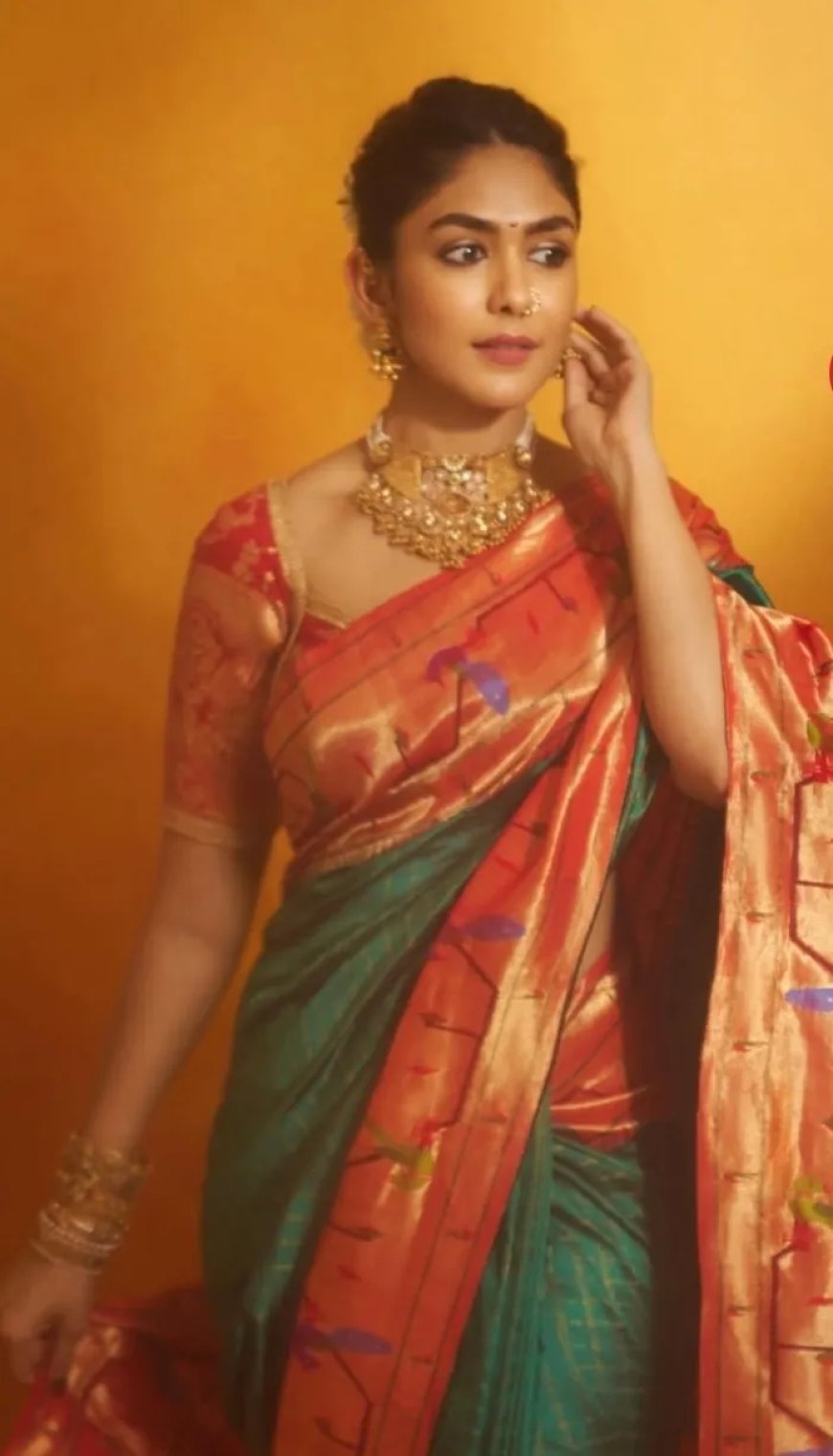 Mrunal Thakur schittert in traditionele Maharashtrianse Paithani Saree
