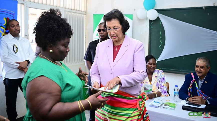 President Simons prijst vaktrainingen die zelfredzaamheid bevorderen