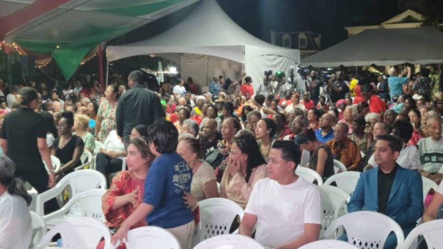 Na jaren weer Volkskerstzang op Onafhankelijkheidsplein