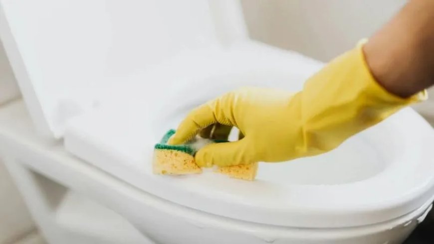 Man ontslagen na extreem lange toiletbezoeken, rechter kent schadevergoeding toe