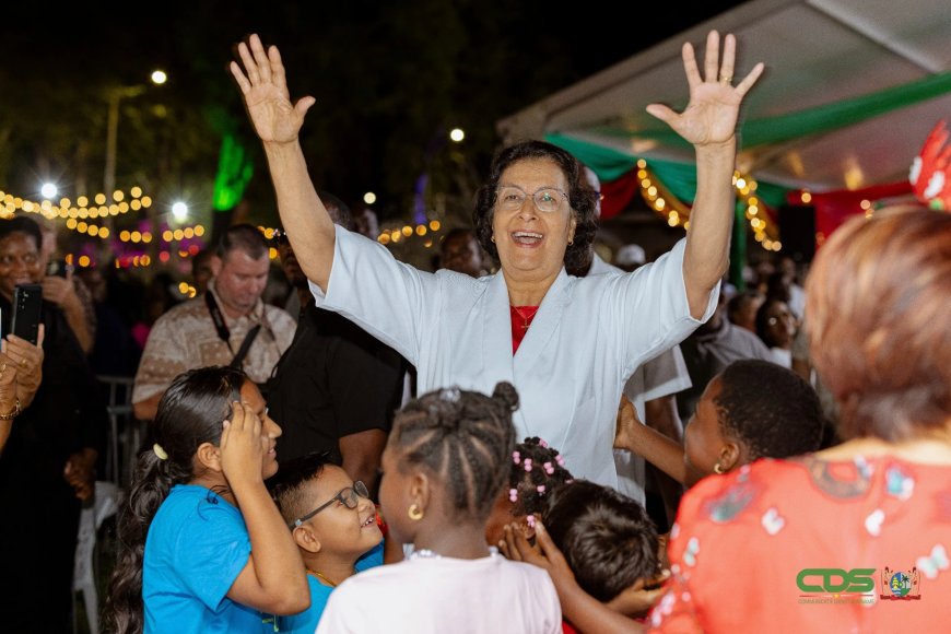 President benadrukt eenheid en innerlijke vrede tijdens Volkskerstzang