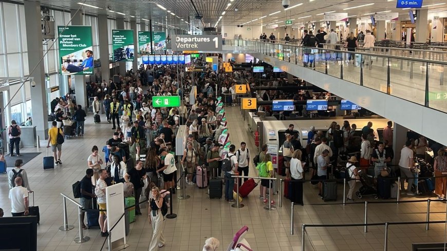 Schiphol nog dagen bezig met nasturen bagage na storing: circa 20.000 koffers achtergebleven