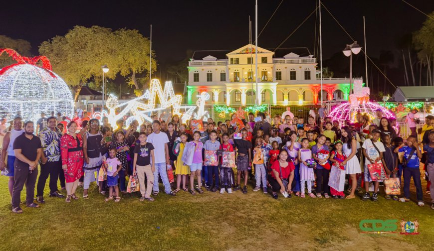 President stelt eenheid centraal tijdens Volkskerstzang