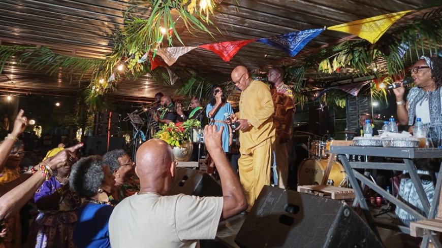 Sranan Fosten Fesa brengt jong en oud samen op tennisbaan Torarica