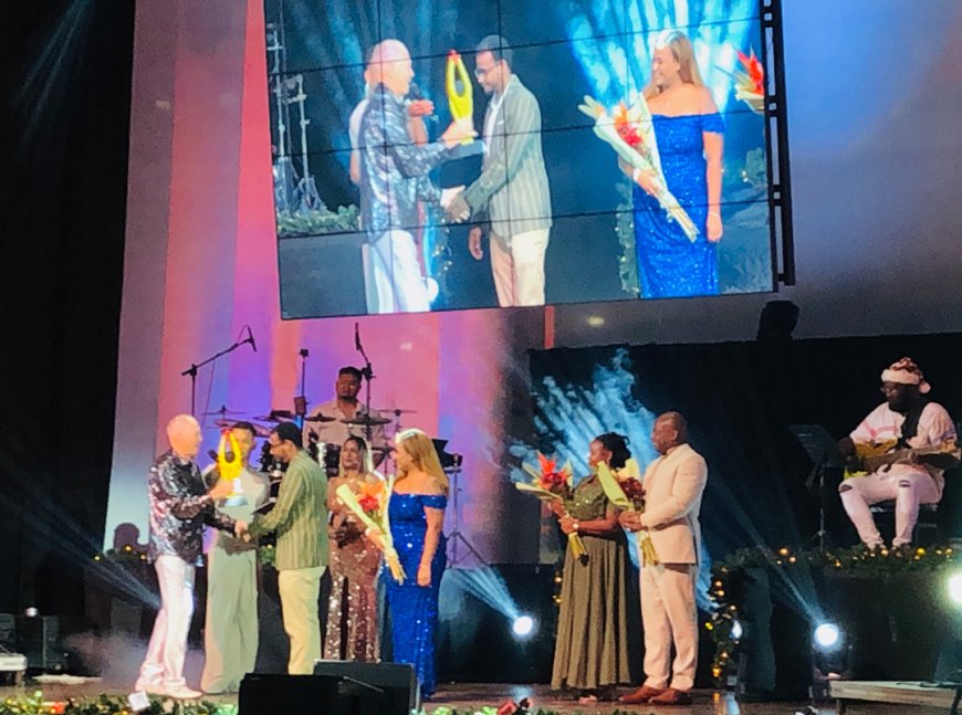 ‘No Wan Ten’ wint Suripop Christmas Edition