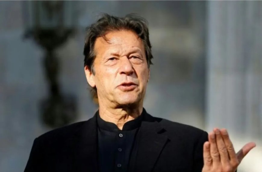 Pakistaanse oud-premier Imran Khan en zijn vrouw veroordeeld tot 17 jaar gevangenisstraf