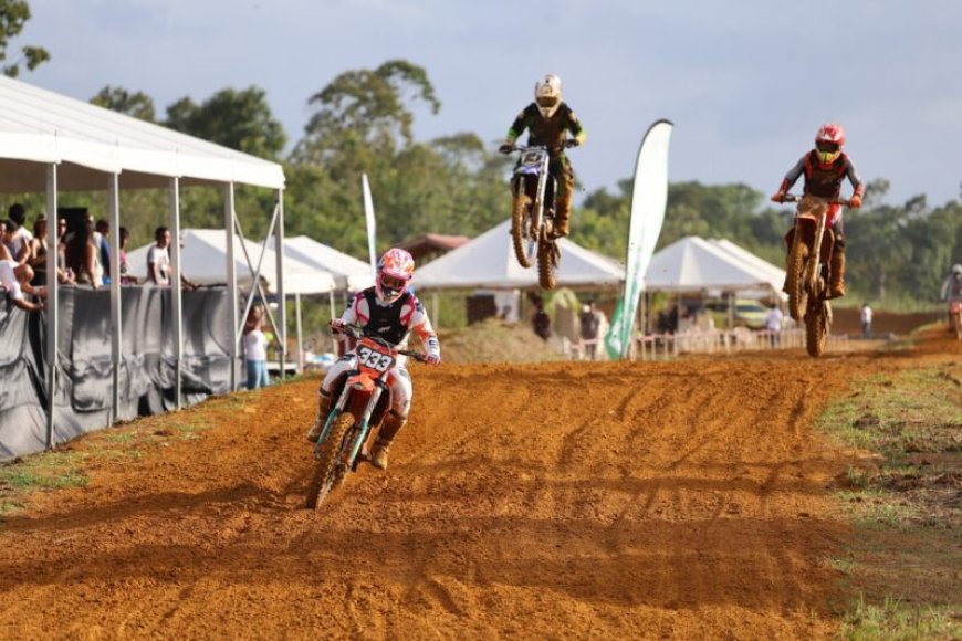 MX 100 motorcrossport met internationaal tintje