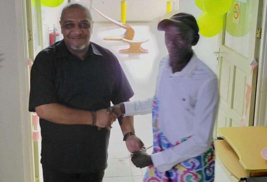 Jowen Olan Linga: kunstenaar met passie voor houtsnijwerk