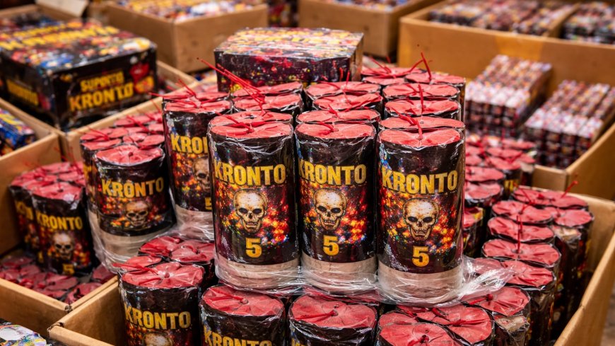 Illegaal vuurwerk ontdekt bij importeur in Paramaribo: 152 dozen in beslag genomen