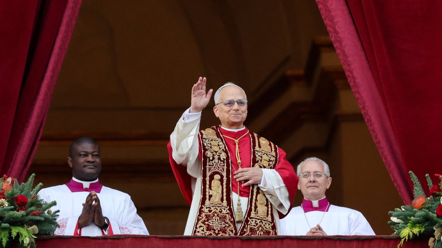 Paus Leo XIV spreekt eerste kerstzegen urbi et orbi uit, roept op tot vrede en verantwoordeli