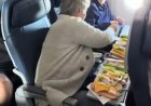 Moeder opent geïmproviseerde deli in vliegtuig tot verbazing van passagiers