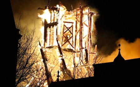 Brand verwoest Vondelkerk in Amsterdam