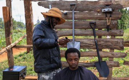 Opmerkelijk – Keniaanse kapper gebruikt tuingereedschap om klanten te ‘knippen’