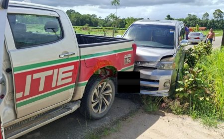 Dronken bestuurder zonder rijbewijs rijdt politievoertuig aan en vlucht