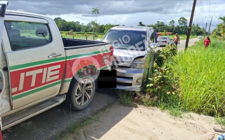 Dronken automobilist zonder rijbewijs slaat op de vlucht na aanrijding met politieauto