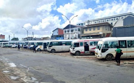 Frustratie over uitblijvende betalingen noopt bushouders tot werkneerlegging