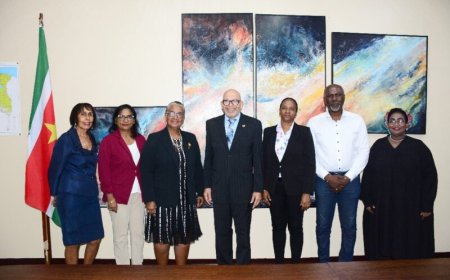 Nieuw bestuur geïnstalleerd bij Anton de Kom Universiteit