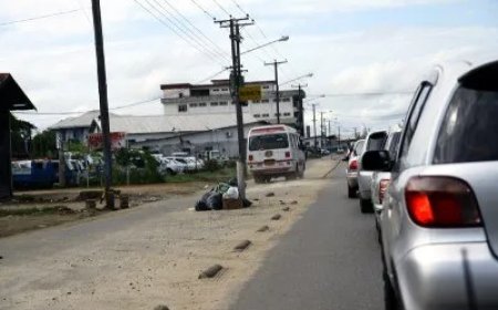 “Veel straatverkopers zijn bang om te werken ineen straat met druk verkeer of waar bussenrijd