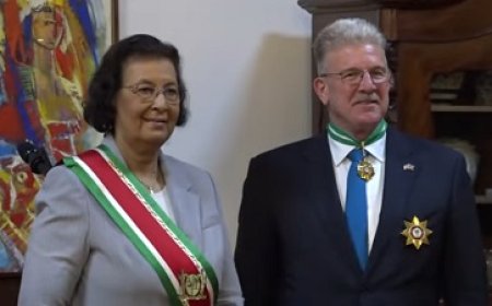 Vertrekkend VS-ambassadeur Faucher onderscheiden