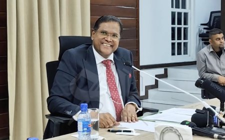 Santokhi ontkent interne machtstrijd binnen VHP