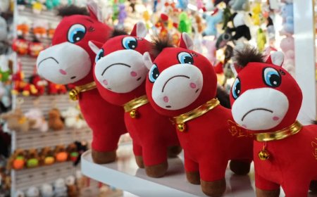 Opmerkelijk – Chinees treurig knuffelpaard door naaifout onverwacht wereldhit