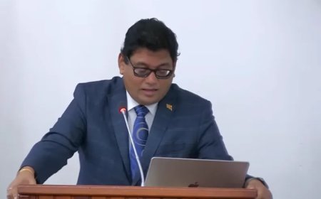 Gajadien waarschuwt voor constitutionele sprongen in het duister