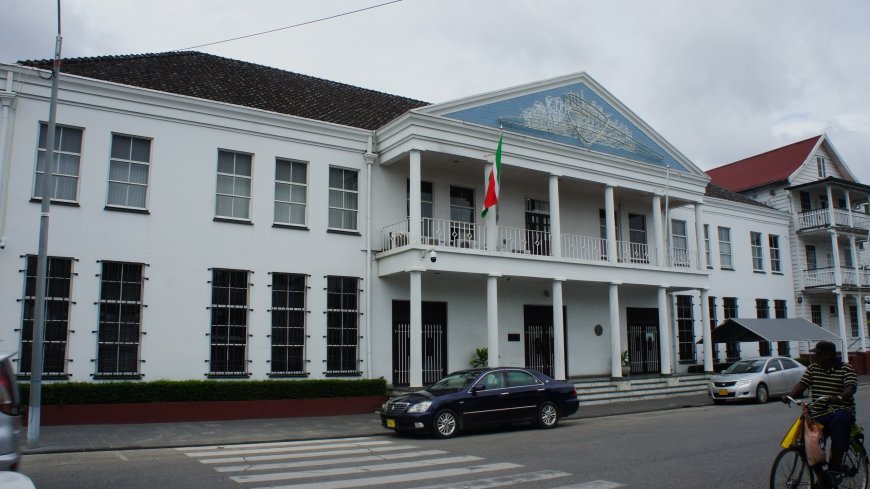 Ramautarsing: “Men houdt de koers kunstmatig laag”