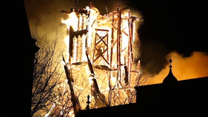 Brand verwoest Vondelkerk in Amsterdam