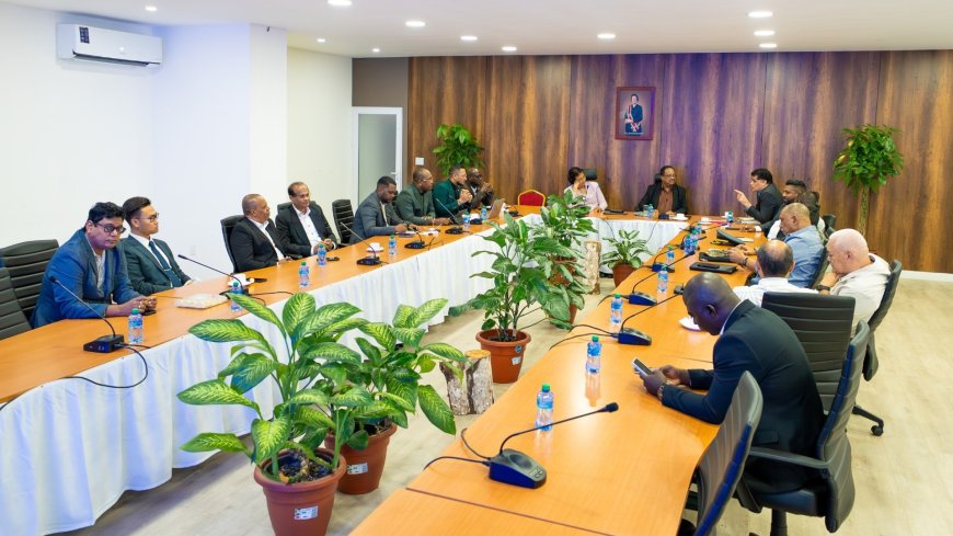 President Simons roept ministers en veiligheidsdiensten bijeen over Venezuela-crisis