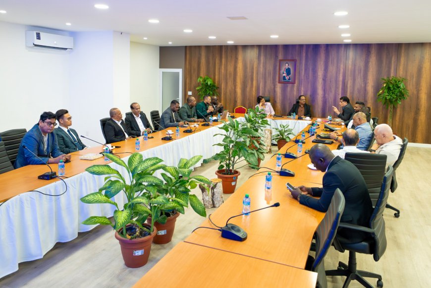 President Simons voert overleg over situatie Venezuela