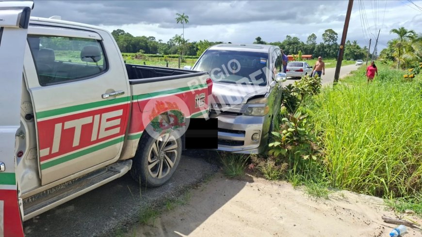 Dronken automobilist zonder rijbewijs slaat op de vlucht na aanrijding met politieauto