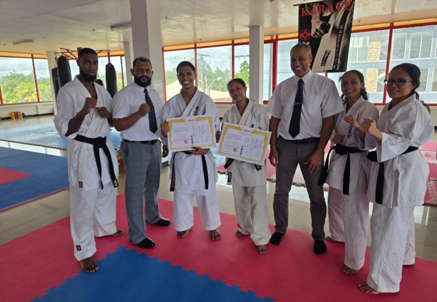 Kyokushin Karate Academie Santokhi hield dangraden-examens