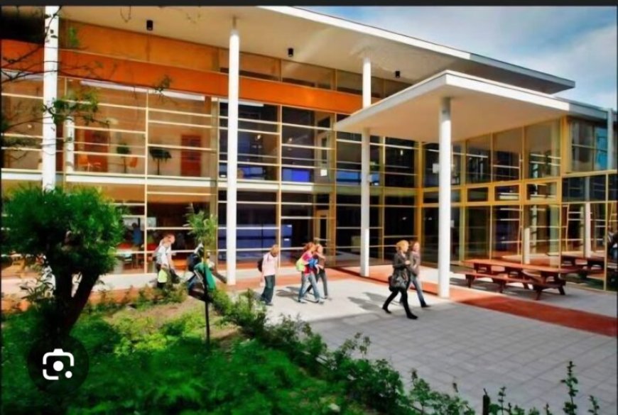 Mendelcollege schenkt 36 volledig ingerichte klaslokalen aan Suriname