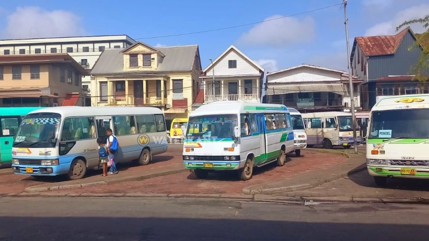Bushouder Paramaribo-Lelydorp: “Ritten sterk verminderd sinds de Covid-pandemie”