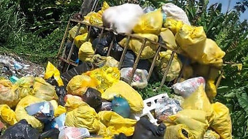 Defecte truck veroorzaakt stagnatie vuilophaal in zijwegen Para