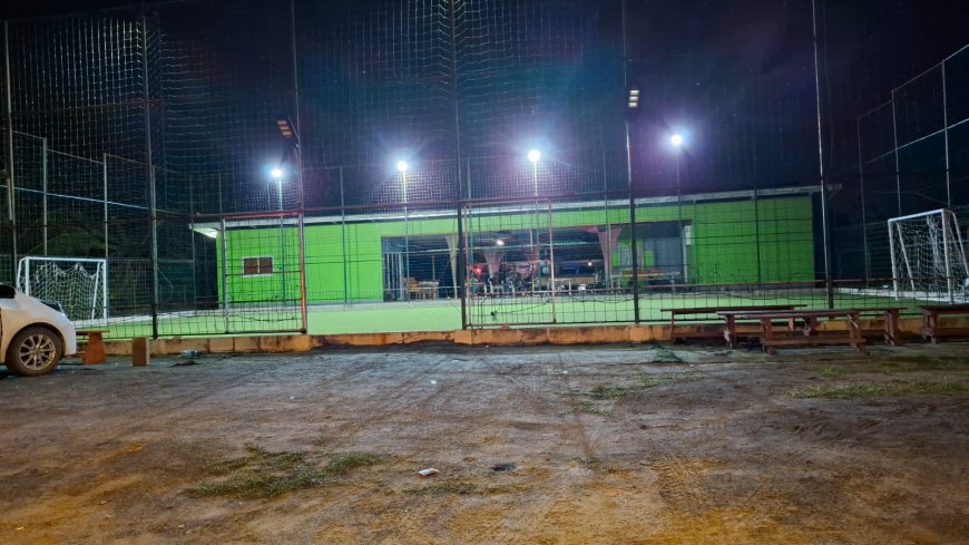 Man zakt ineen en overlijdt tijdens voetbalwedstrijd