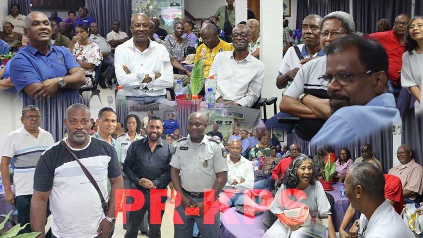 Gepensioneerde politieambtenaren en korpsleiding slaan brug tussen verleden en heden