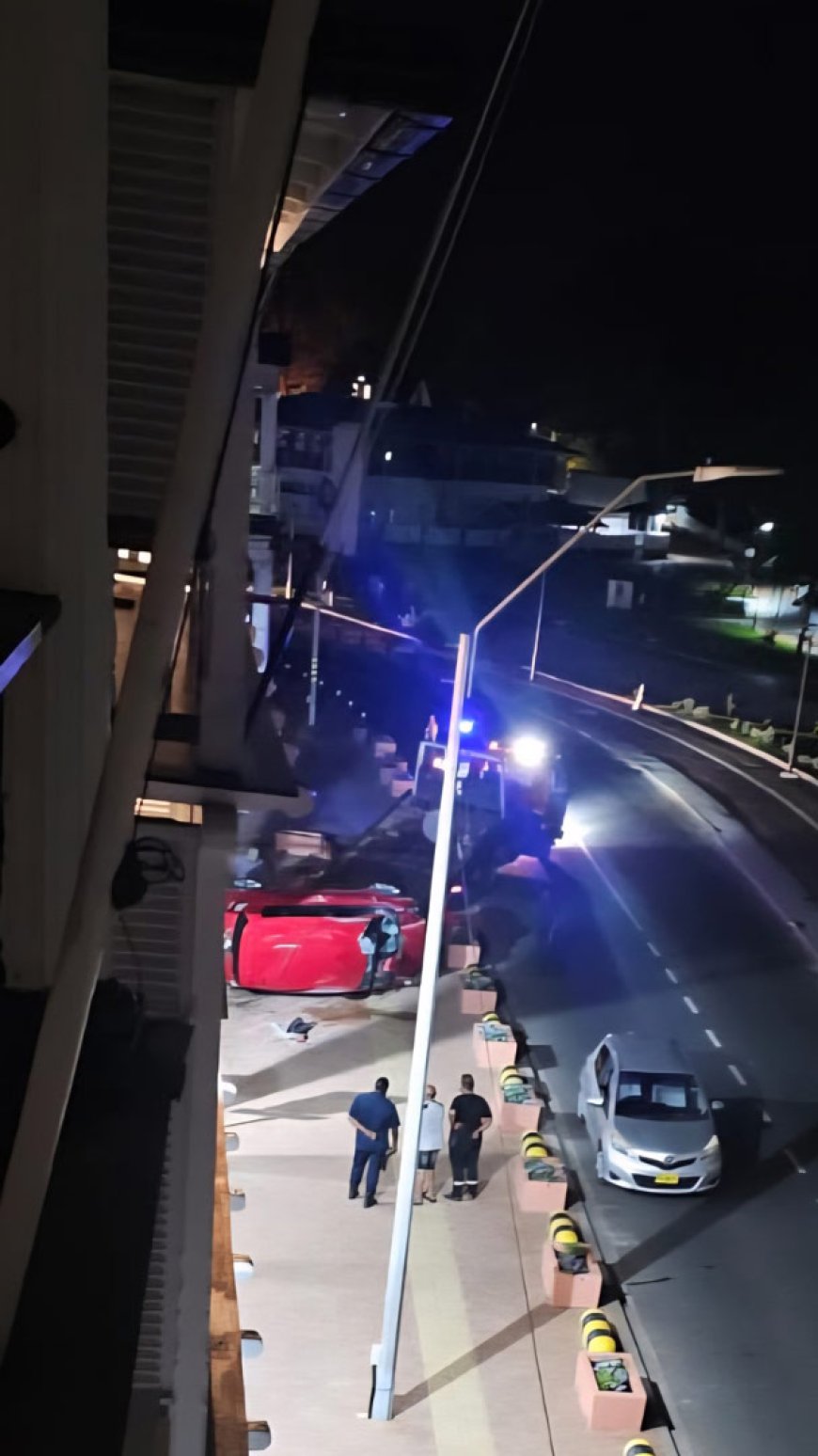 Straatrace eindigt in ravage langs Waterkant