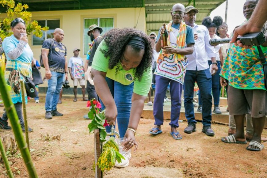 Schoon drinkwater voor Djoemoe: Een mijlpaal door lokaal initiatief en samenwerking