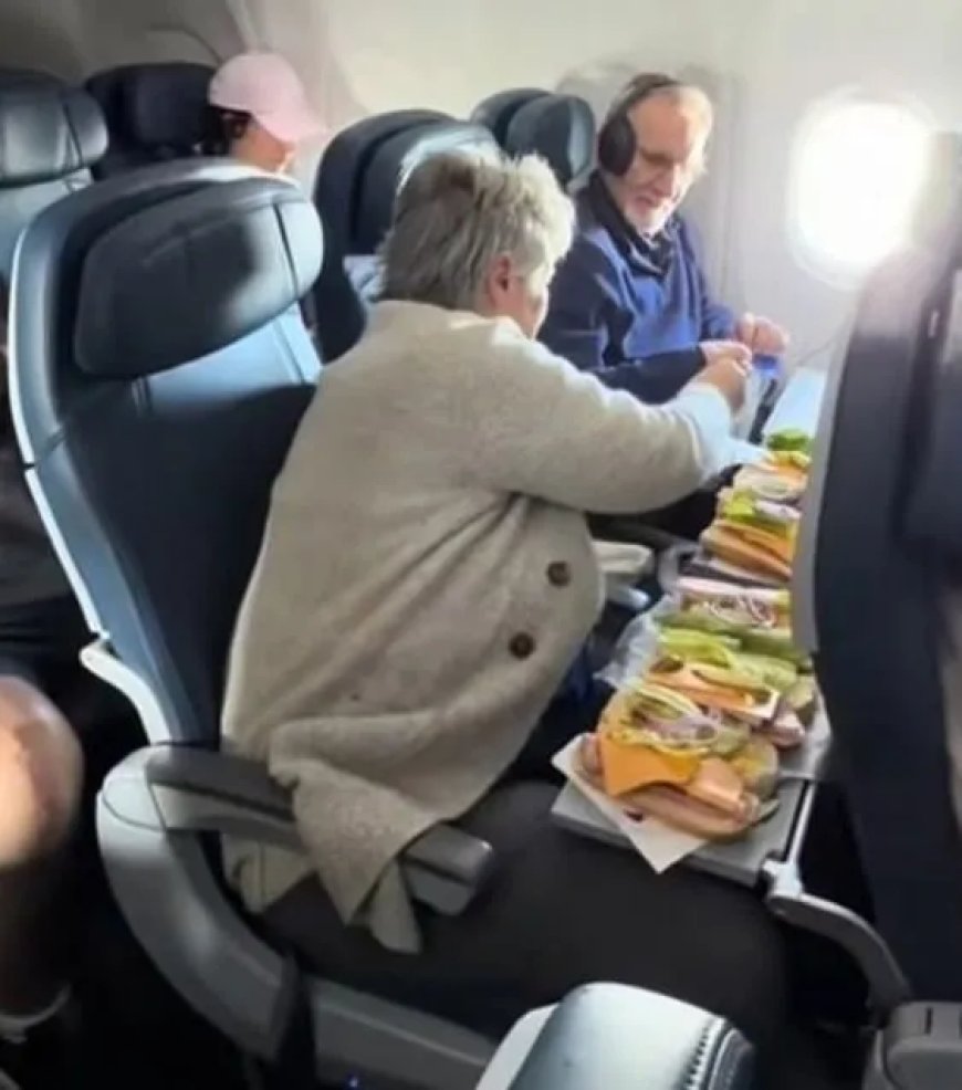 Moeder opent geïmproviseerde deli in vliegtuig tot verbazing van passagiers