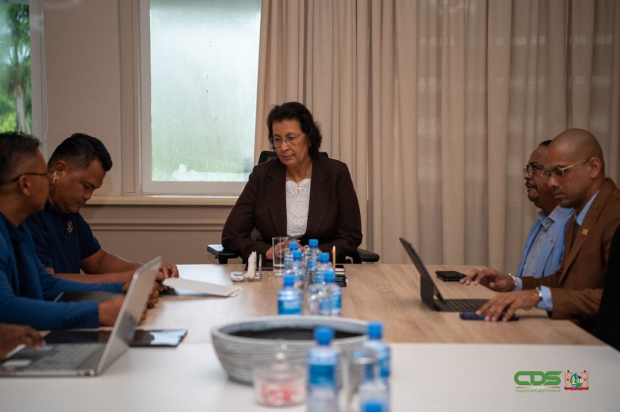 President ontvangt SATCA voor spoedoverleg over luchtverkeersleiding