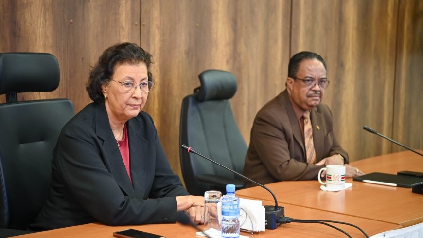 Regering en Ravaksur Plus in overleg over verbetering rechtspositie ambtenaren