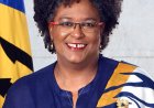 Premier Mottley van Barbados weigert commentaar op scherpe toespraak Persad-Bissessar op CARI