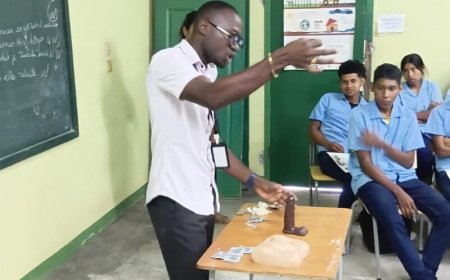 Meer dan 800 studenten in binnenland krijgen seksuele voorlichting tijdens project ‘Praat Ero