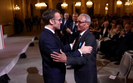 Opmerkelijk – Hoogste Franse onderscheiding voor laatste straatverkoper van kranten