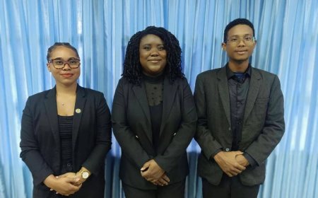 Nieuw bestuur Studentcommissie FJW officieel aangetreden