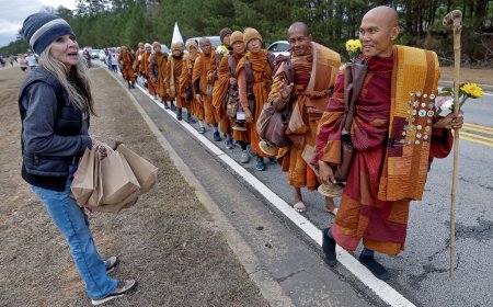 Boeddhistische monniken bereiken Washington na vredesmars van 3700 kilometer