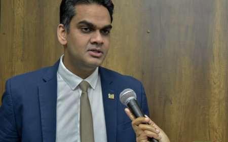 Ramadhin: ‘De minister moet ophouden de samenleving te misleiden’