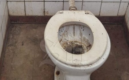 Schok bij politieopleiding: rekruten ruimen ontlasting op terwijl arrestanten toekijken