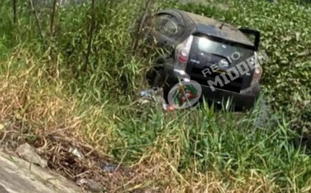 Automobiliste verliest controle over besturing auto en belandt in Tout Lui Faut Kanaal